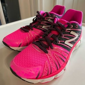 New Balance Susan Komen Size 8 Ladies sneakers